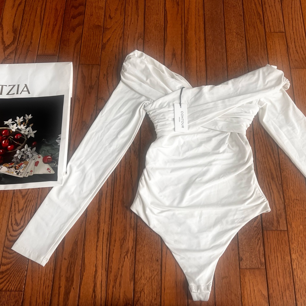 Aritzia Contour Body Suit in light birch. Size small. New.